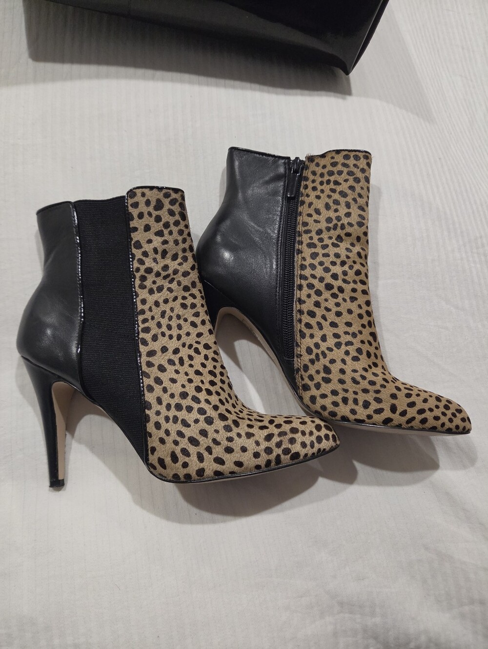 White House Black Market Leopard and Black Pointed Ankle Booties / Heels 6.5M
